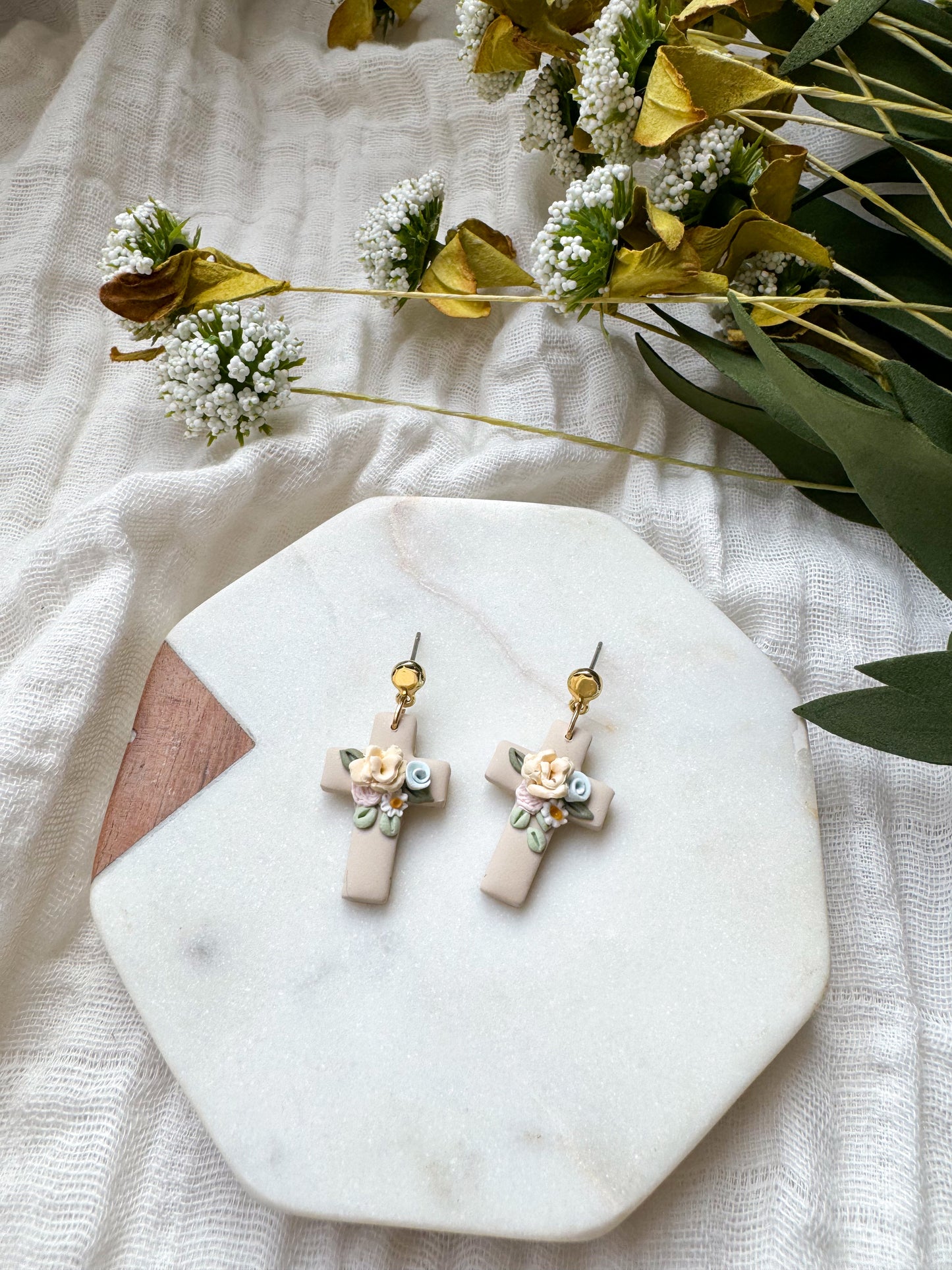 Neutral Cross Dangles