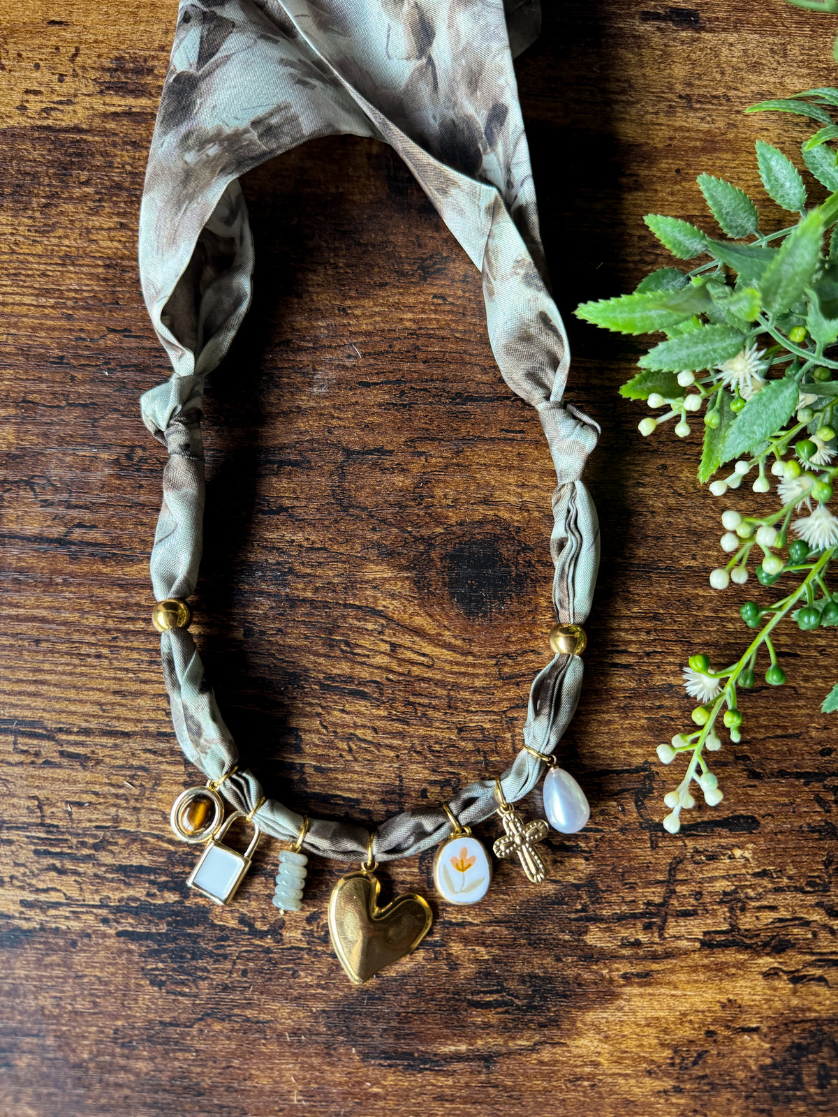 Mary Necklace