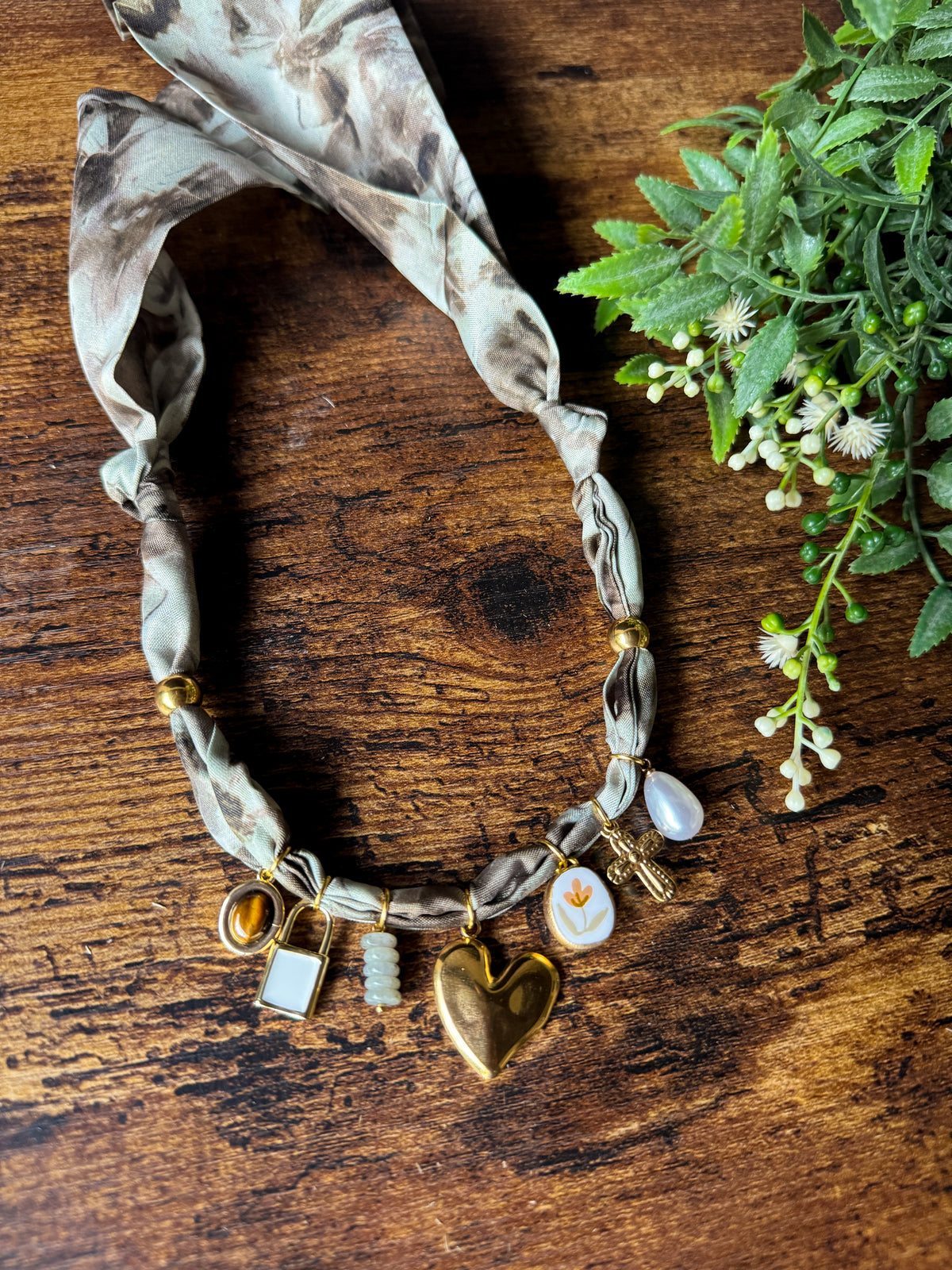 Mary Necklace